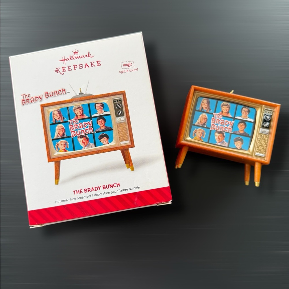 Hallmark Keepsake Brady Bunch Magic Lights and Sound Ornament